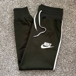 Nike Forest Green Jogger Sweatpants